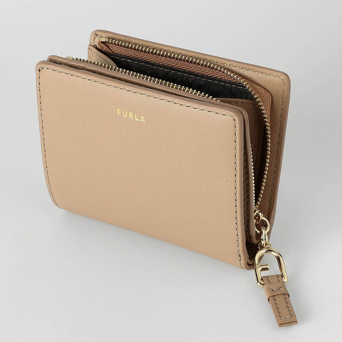 【国内即発】フルラ 折り財布 WP00451 BX2045 1257S 1 007 楽天市場】フルラ FURLA 財布 二つ折り財布 WP00451 BX2045
