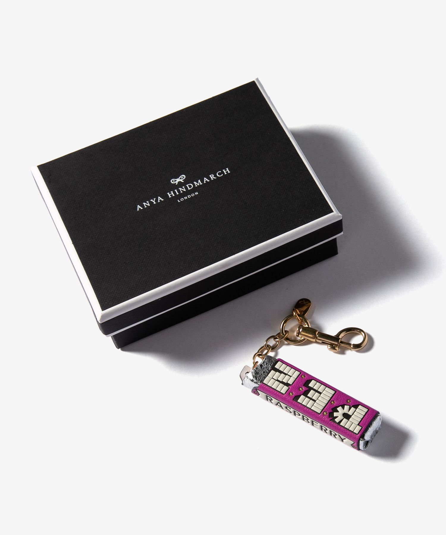 アニヤハインドマーチ Anya Hindmarch アニヤ ハインドマーチ