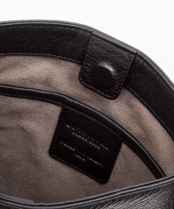 すぐ届く PELLE MORBIDA ボディバック レザー ショルダーバッグ 美品☆ ペッレモルビダ レザー ショルダーバッグ ボディバッグ