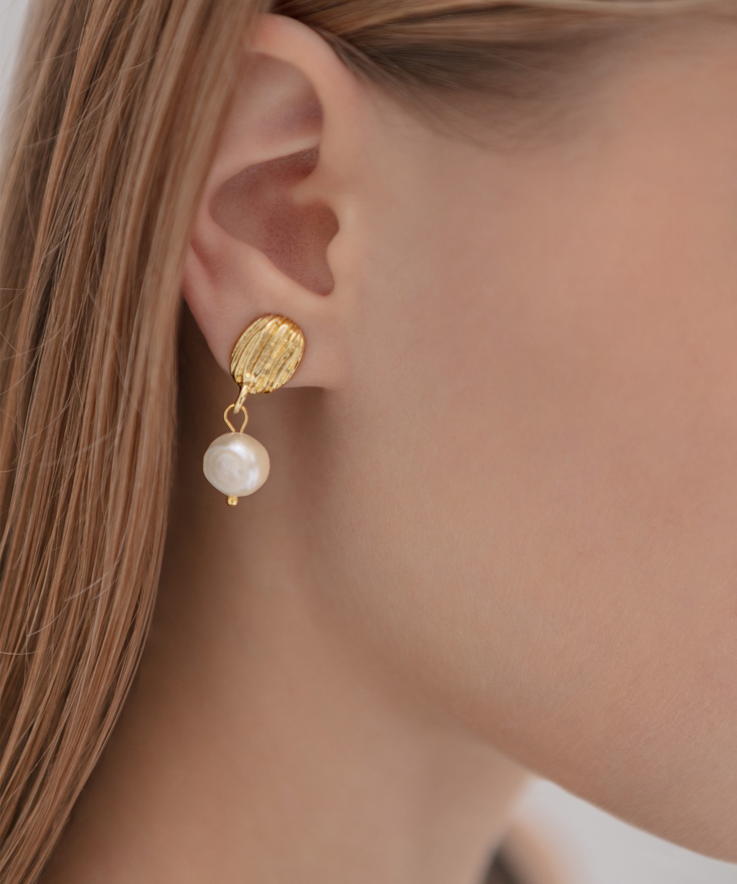 300 ゴールド　プレート　パール　ピアス　イヤリング　ハンドメイド　結婚式 人気No.1𓂃ブライダルアクセサリー🕊ゴールドフラワー 淡水