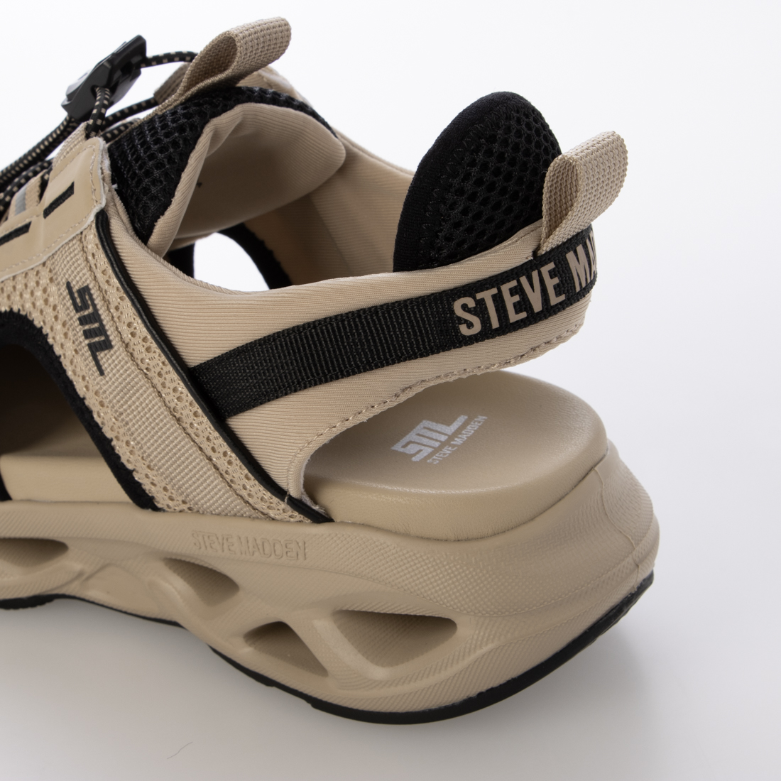 【Steve Madden】レジャー装飾サンダル スティーブ マデン STEVE MADDEN デザインソールスポーツ