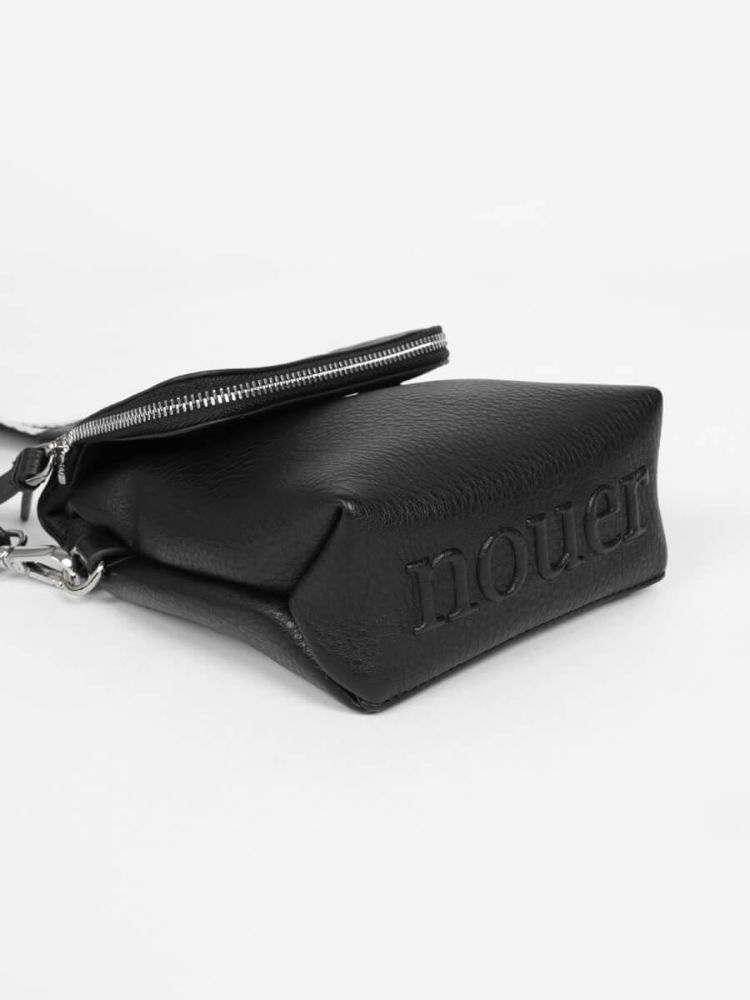nouer ヌエール　ボトムエンボスロゴバッグ　ショルダーバッグ　ブラック 楽天市場】nouer ヌエール ボトムエンボスロゴバッグ