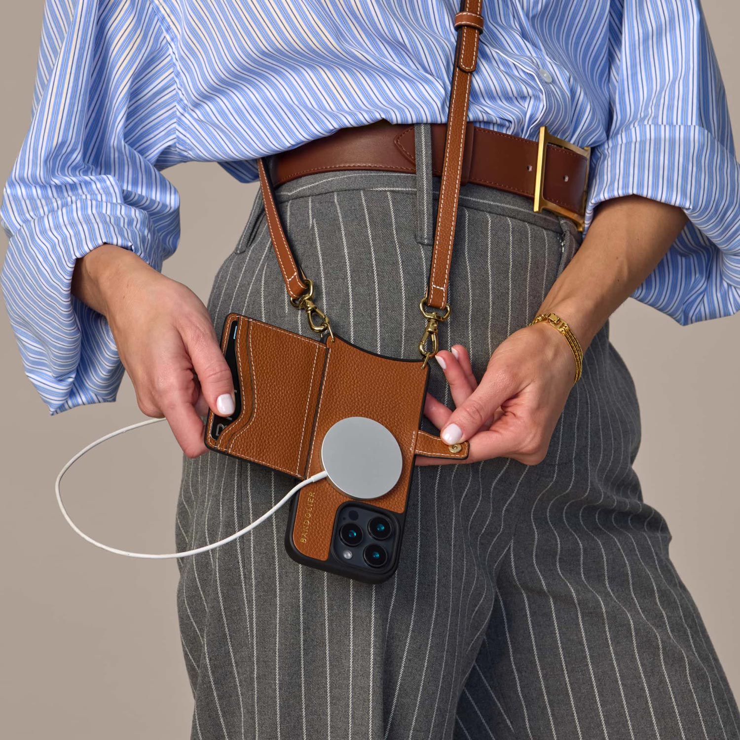 【きな粉餅さま専用】BANDOLIER スマホケース iPhone15 1回使用 BANDOLIER バンドリヤー スマホショルダー スマホケース