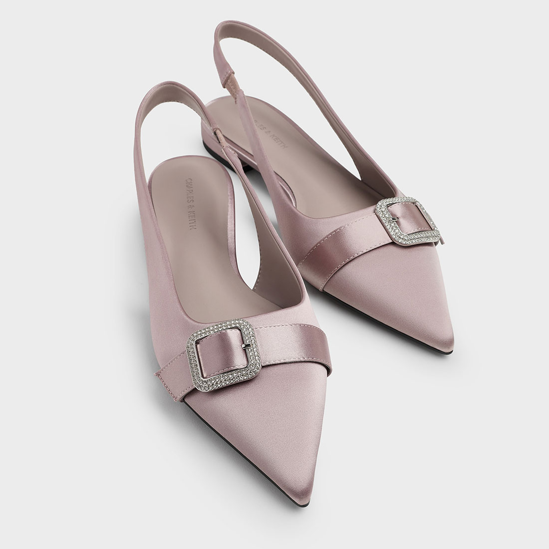 印象的なバックル♪【HERMES】Jackie 90 スリングバック Jackie 90 pump | Hermès Mainland China