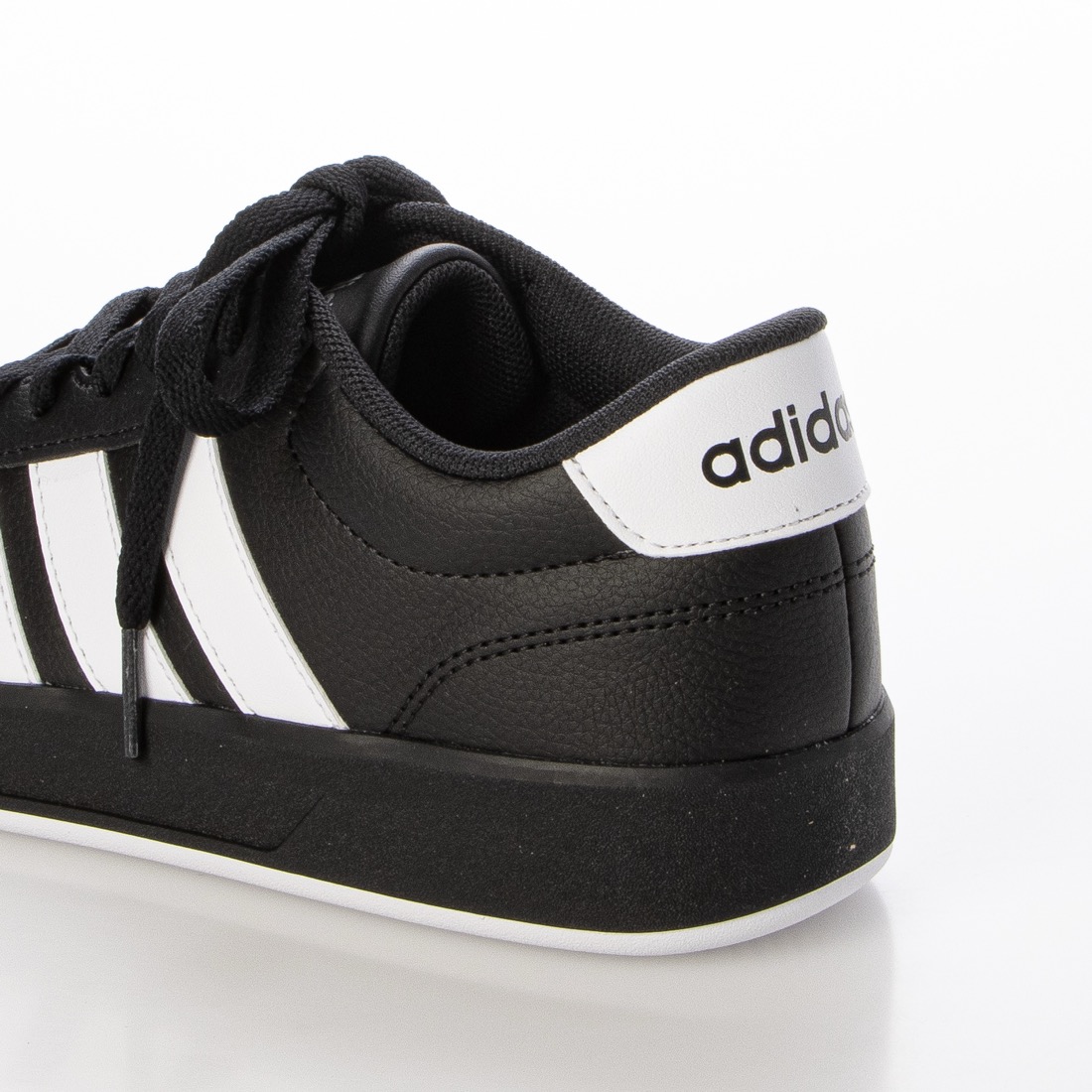 しゅ アディダス（adidas）（キッズ）ジュニアバスケットシューズ