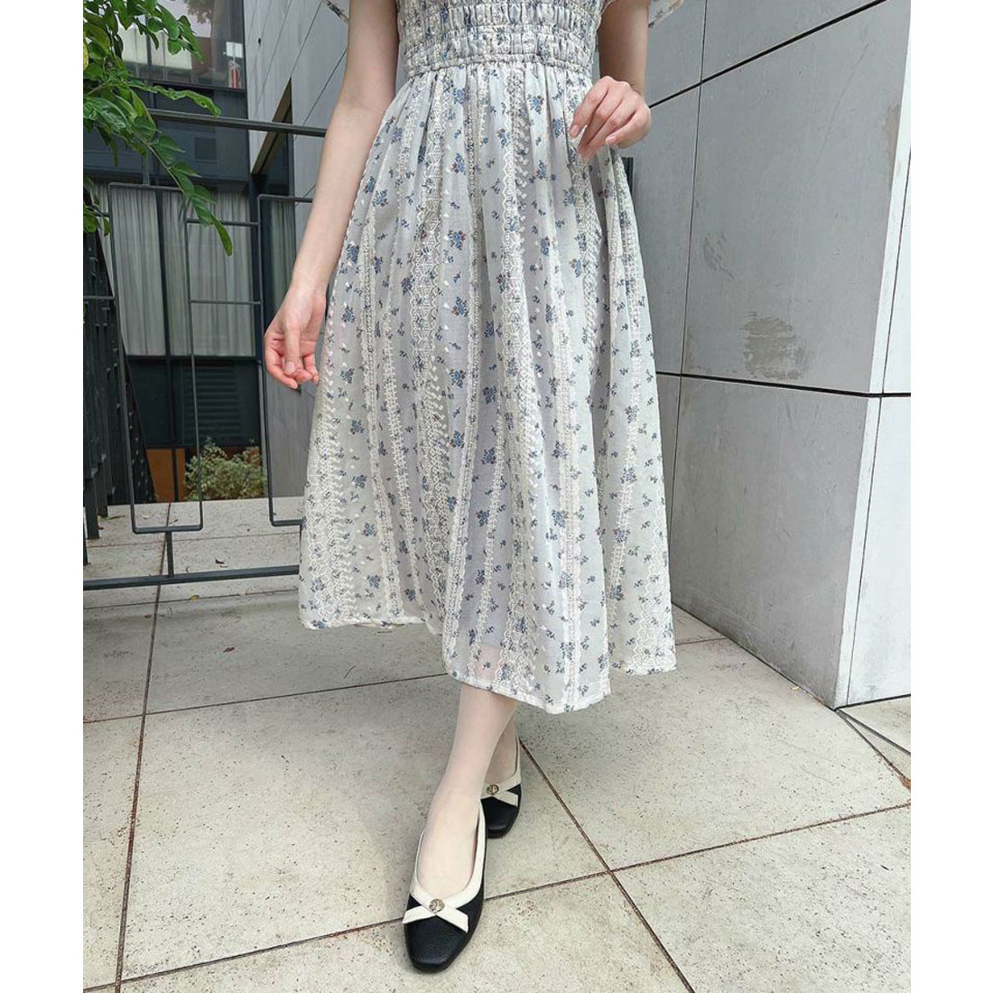 フィント F i.n.t 【洗える】フリル使い小花柄シャーリング