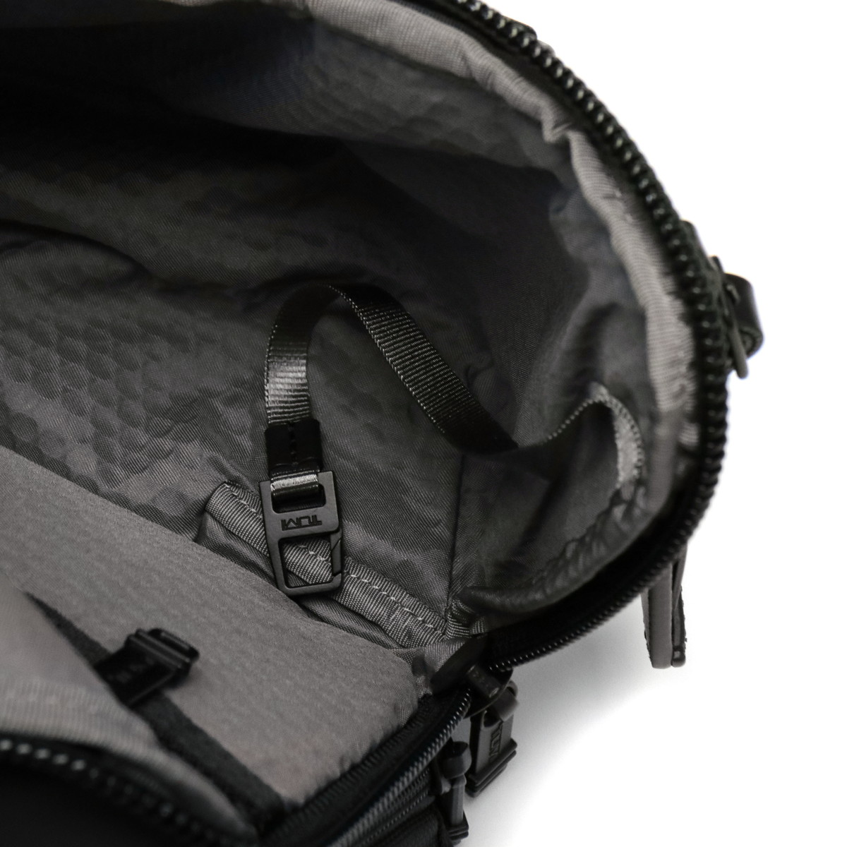 トゥミ　ナイロンボディバック　美品 トゥミ TUMI 正規品5年保証 ボディバッグ メンズ ワンショルダー