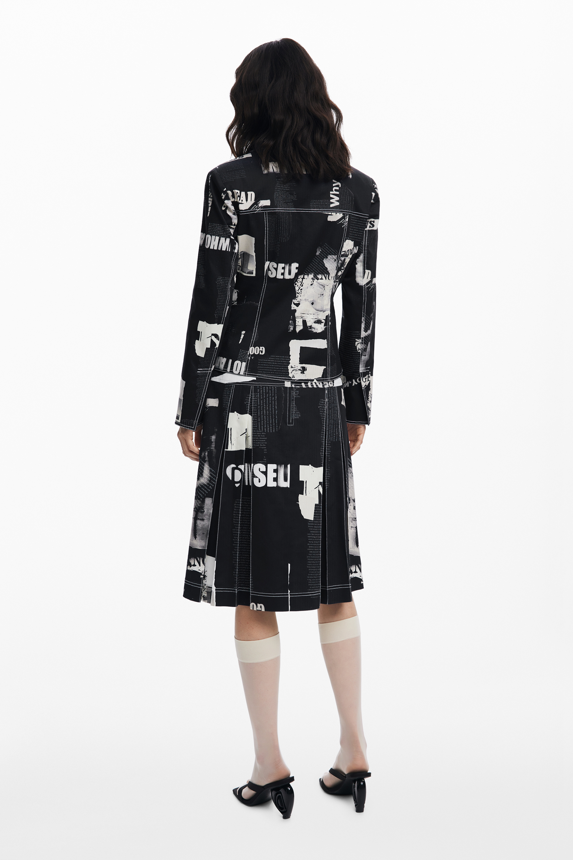 デシグアル Desigual 新聞プリントのジッパージャケット