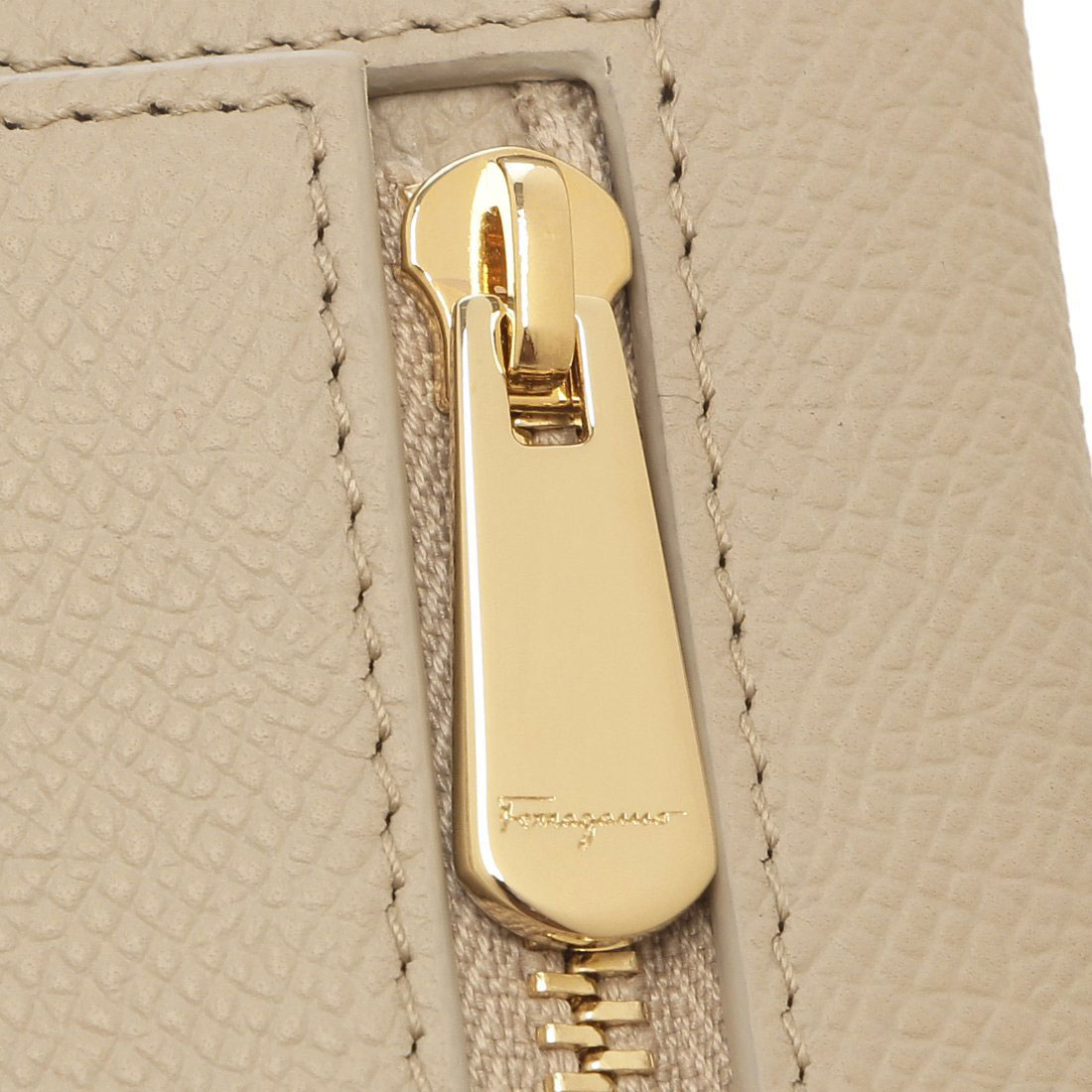 サルバトーレフェラガモ Salvatore Ferragamo カードケース 長