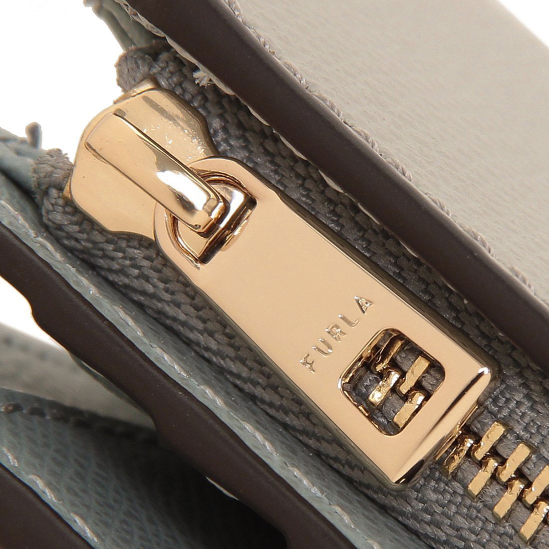 美品 FURLA フルラ☆シボ革 カメリア ウォレット レザー グレー フルラ FURLA 二つ折り財布 カメリア グレー レディース FURLA