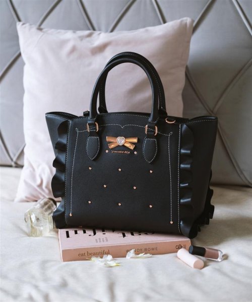 Ribbon studs Flutter