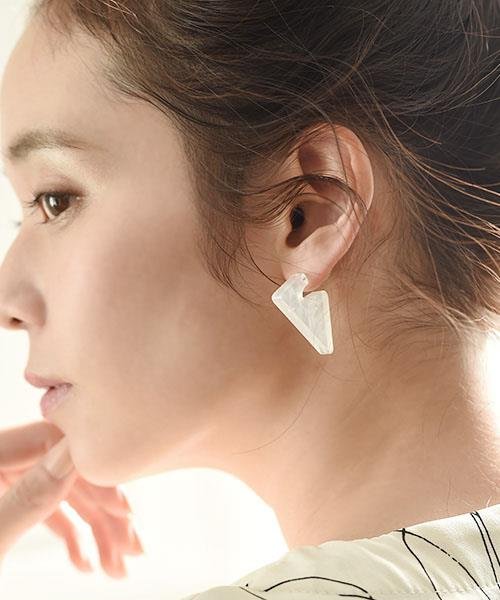 三角マーブルキャッチパールピアス マージュール Marjour D Fashion 三角マーブルキャッチパールピアス マージュール Marjour D Fashion