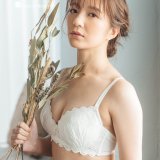 オフホワイト