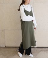 カーキ