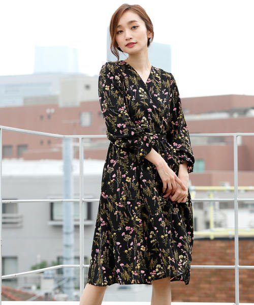 セール 72 Off 花柄カシュクールミディ丈ワンピース レイカズン Ray Cassin D Fashion