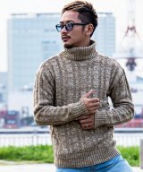 ベージュ