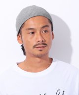グレー