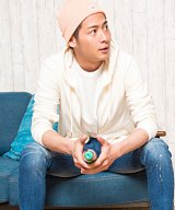 オフホワイト