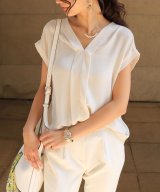 ベージュ