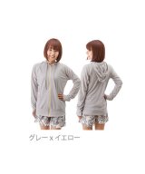グレー