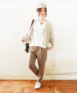 ベージュ
