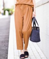 ベージュ