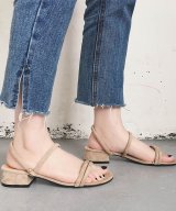 ベージュ