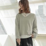 グレー