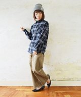 ベージュ