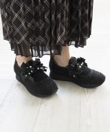 ブラック
