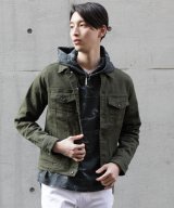 カーキ