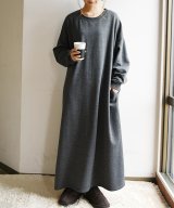 チャコールグレー