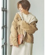 ベージュ