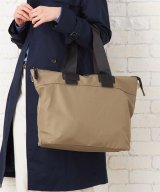 ベージュ