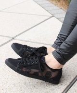 ブラック