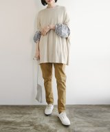 ベージュ