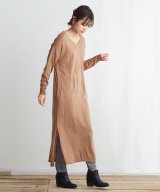 ベージュ