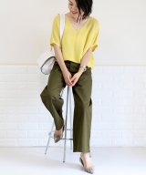 カーキ