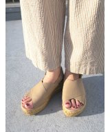 ベージュ