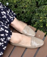 ベージュ