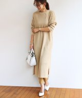 ベージュ