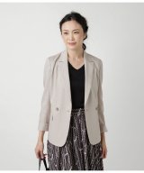 ベージュ