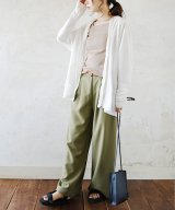 オフホワイト
