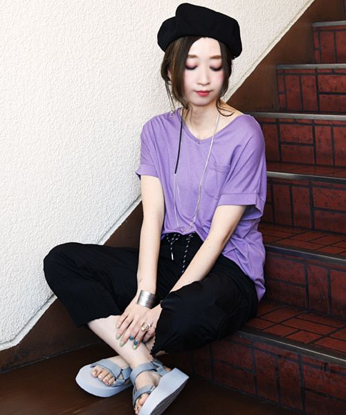 and it_ - 新品#Tシャツ もちもちストレッチVネックカットソー アンドイット and it_ もちもちストレッチVネックカットソー【M
