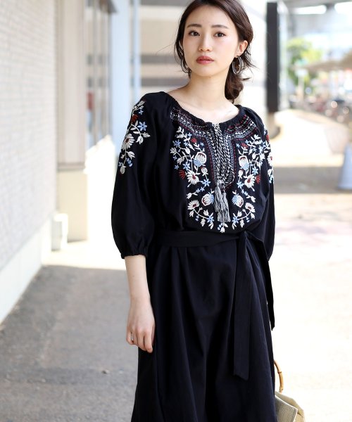 セール 刺繍使いが印象的 刺繍スモッグワンピース ブージュルード Bou Jeloud D Fashion セール 刺繍使いが印象的 刺繍スモッグワンピース ブージュルード Bou Jeloud D Fashion