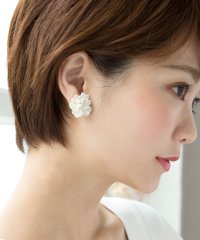 colleca la/コレカラ colleca la グロッシーフラワーイヤリング/502276830