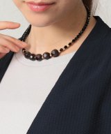 ブラック