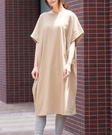 ベージュ