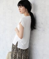 オフホワイト