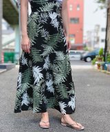 ベージュ